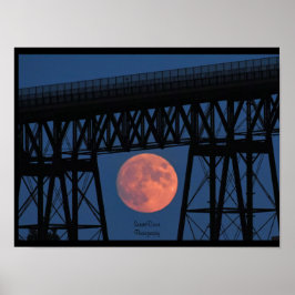 Måne Stigning under Walkway Bridge Poster