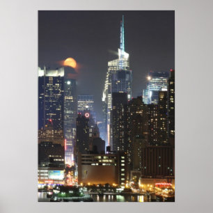 Månelöneförhöjningar över midtownen New York. Poster