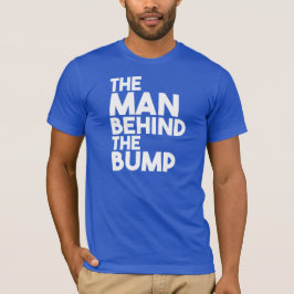 Manen bak bulapappan som är skjorta tee shirt