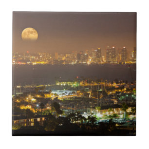 Måneuppgång över San Diegos skyline Kakelplatta
