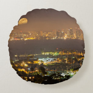 Måneuppgång över San Diegos skyline Rund Kudde