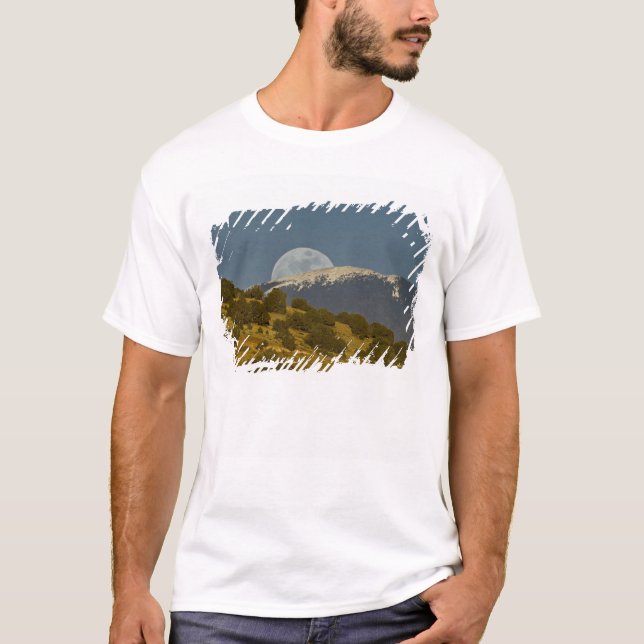 Måneuppgång över Sangre de Cristo-bergen, Tee Shirt (Framsida)