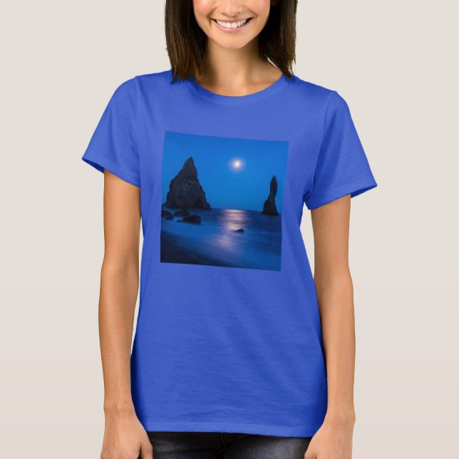 Måneuppgångsreflektion | Island, Reynisdrangur T Shirt (Framsida)