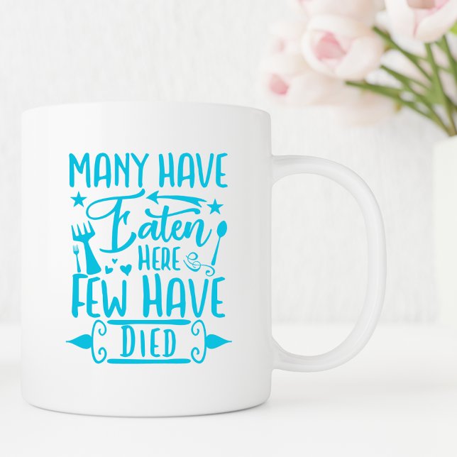 Många har ätit lustigt kök i ord humor kaffemugg (Skapare uppladdad)