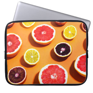 Många olika citrusfrukter mönster i solljus på laptop fodral