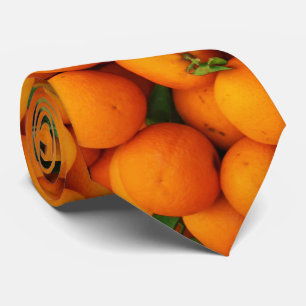 Många Orangar med Löv Slips