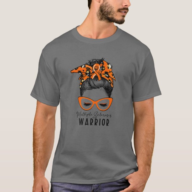 Många Sclerosis Warrior Leopard Messy Bun MS Wa T Shirt (Framsida)