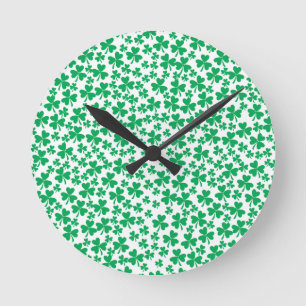 Många Shamrocks Rund Klocka