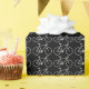 Många vitcykelsymboler på en svart bakgrund presentpapper (Birthday Party)
