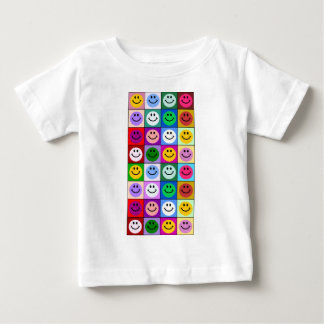 Mångfärgat kvadrerar t shirt