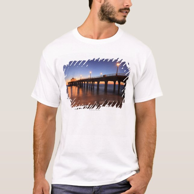 Manhattan Beach pir på solnedgången, Kalifornien T-shirt (Framsida)