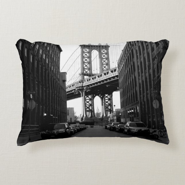 MANHATTAN BRIDGE PRYDNADSKUDDE (Framsidan)