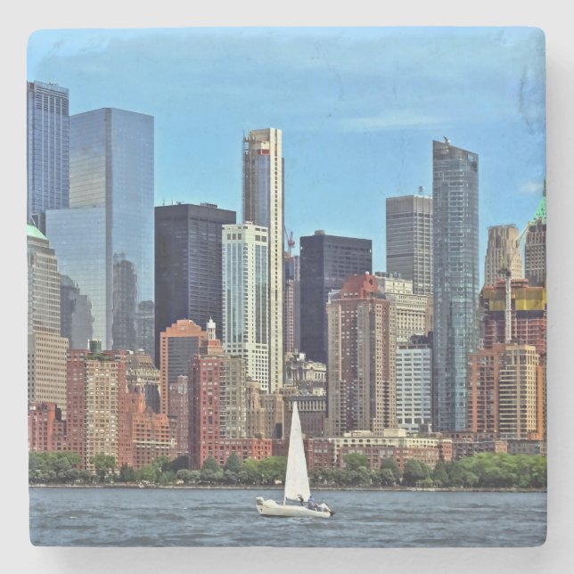 Manhattan NY - Segelbåt av Manhattan Skyline Stenunderlägg (Framsidan)