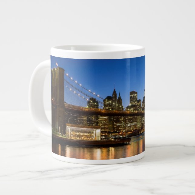 Manhattan och Brooklyn Bridge vid dusk Jumbo Mugg (Framsida vänster)