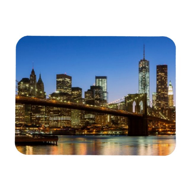 Manhattan och Brooklyn Bridge vid dusk Magnet (Horisontell)