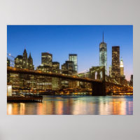 Manhattan och Brooklyn Bridge vid dusk