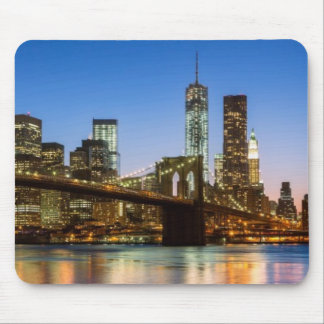 Manhattan och Brooklyn överbryggar på skymningen Musmatta