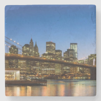 Manhattan och Brooklyn överbryggar på skymningen Underlägg Sten