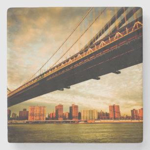 Manhattan överbryggar beskådar från den Brookly Stenunderlägg
