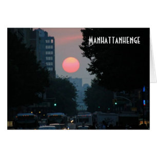 Manhattanhenge: inställning av den pinkish orange hälsningskort