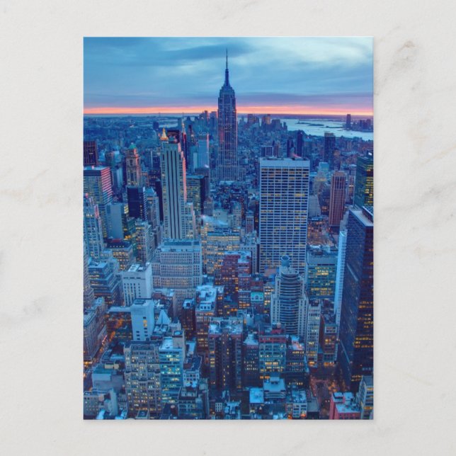 Manhattans skyscraper är tända vykort (Framsida)