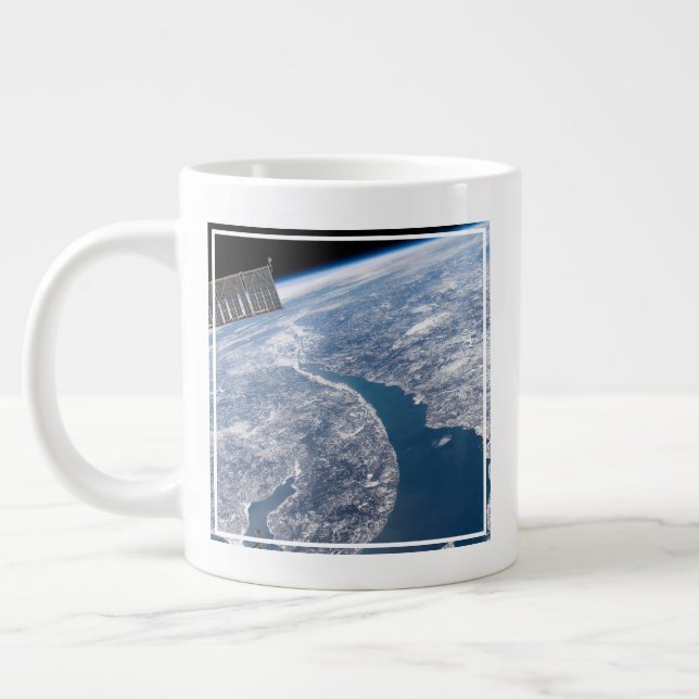 Manicouagan Crater och Saint Lawrence River Jumbo Mugg (Vänster)