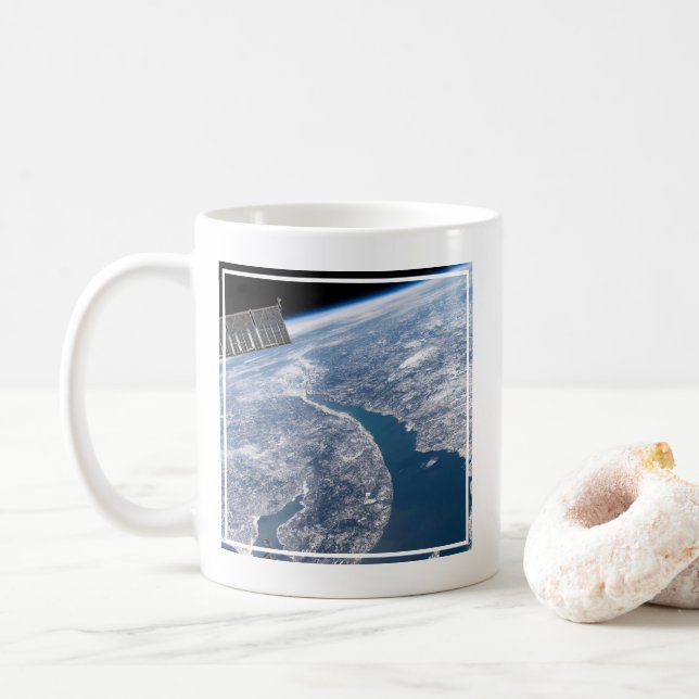 Manicouagan Crater och Saint Lawrence River Kaffemugg (Med munk)