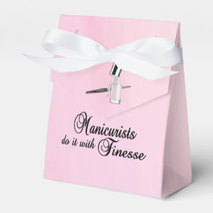 Manicurister gör det med finesser presentaskar