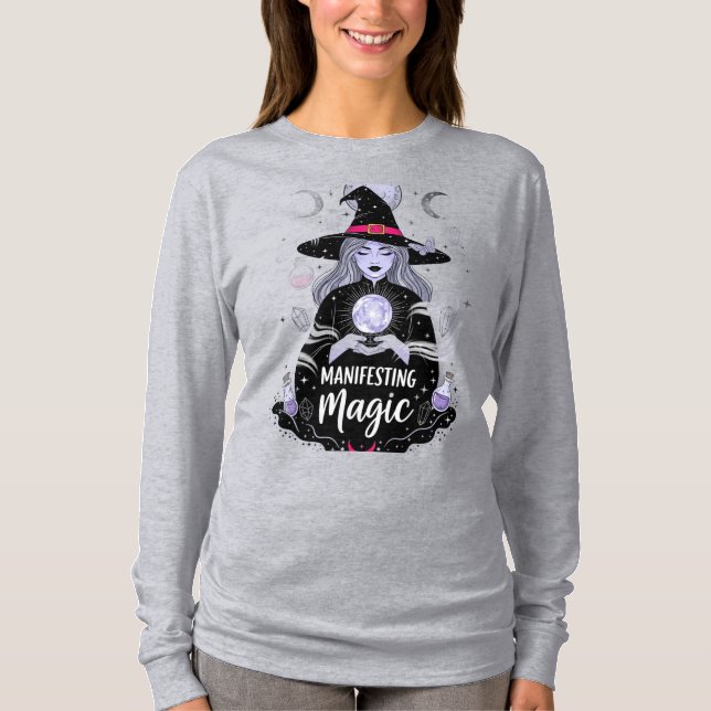 Manifesting Magic Witch Halloween T-Shirt (Framsida)