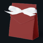 Månljusröd Presentaskar<br><div class="desc">En rik och stämningsfull färg i månljusrött. Denna djupa dramatiska röda färg är perfekt för romantiska nätter,  gotiska bröllop,  firanden i vintage-stil och djärva utsmyckningar. Varje föremål skriker kissad av skugga.</div>