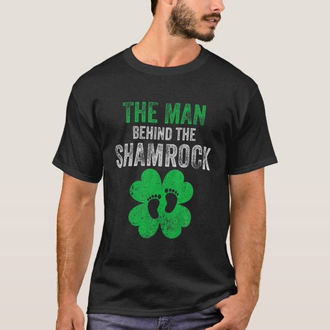 Mannen bakom Shamrock Funny St. Patricks Day T Shirt (Framsida)