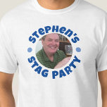 Människans Bachelor Party Photo T Shirt<br><div class="desc">Att fira ett Bachelor-parti. Designad för någon som har ett "Bachelor Party"! Manar-shirt med ditt foto,  namn och party. Bachelor Party t-shirt. Lägg till namn i den person vars party det är,  och även deras foto. Stag Party t-shirt.</div>