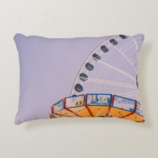 Människor som åker på yyo på dagtid prydnadskudde