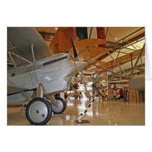 Människor som besöker National Museum of Naval Avi Hälsningskort
