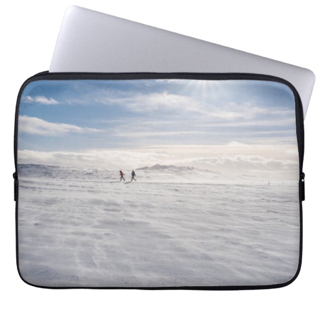 Människor som går över snö, Island Laptop Fodral (Framsidan)