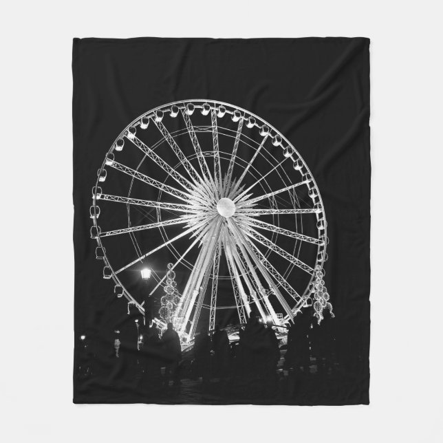 MÄNNISKOR SOM STÅR NÄRA FERRIS WHEEL FLEECEFILT (Framsidan)