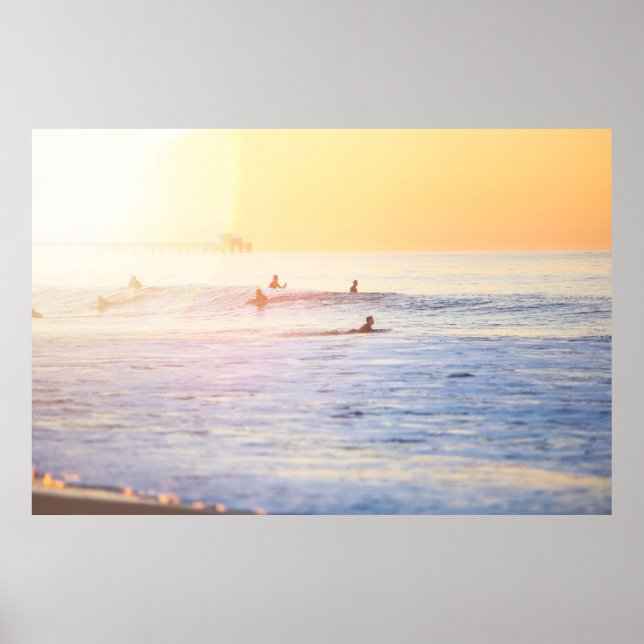 Människor som surfar på strand poster (Framsidan)
