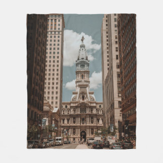 MÄNNISKOR SOM VÄLKOMNAR PÅ STREET NÄRA HÖGA STIGA  FLEECEFILT