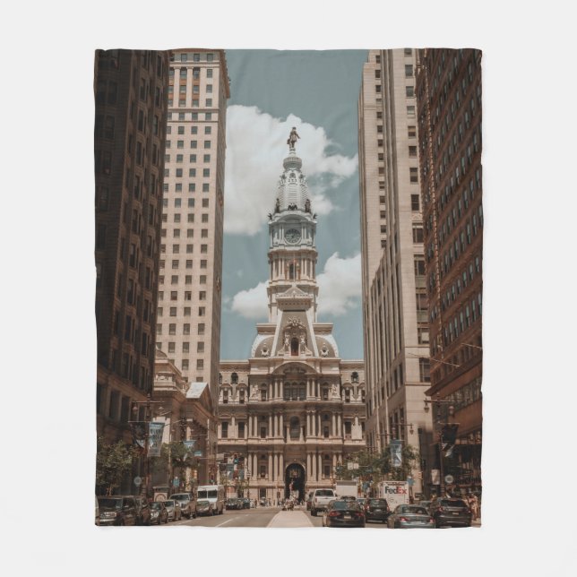 MÄNNISKOR SOM VÄLKOMNAR PÅ STREET NÄRA HÖGA STIGA  FLEECEFILT (Framsidan)