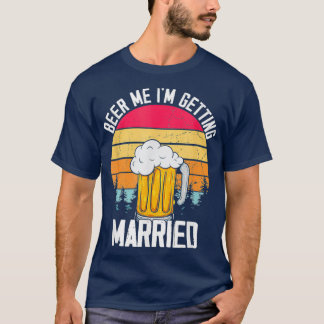 Mans Beer Me I39m Getting Gift Brudgumman Rolig T  Shirt