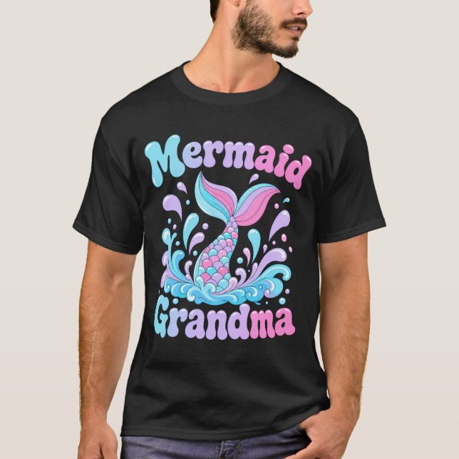 Mans lekfulla sjöjungfru stjärt med vattenstänk t shirt (Framsida)