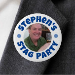 Mans Sjungkar Pojkfest Foto Knappmärke Knapp<br><div class="desc">För att fira en Sjungkar Pojkfest. Designad för någon som har en "Sjungkar Pojkfest"! Knappmärke med ditt foto,  namnval och festtext. Sjungkar Pojkfest Knappmärke. Lägg till namnet på personen vars fest det är,  och även deras fotografi. Sjugubbe Pojkfest Knappmärke.</div>