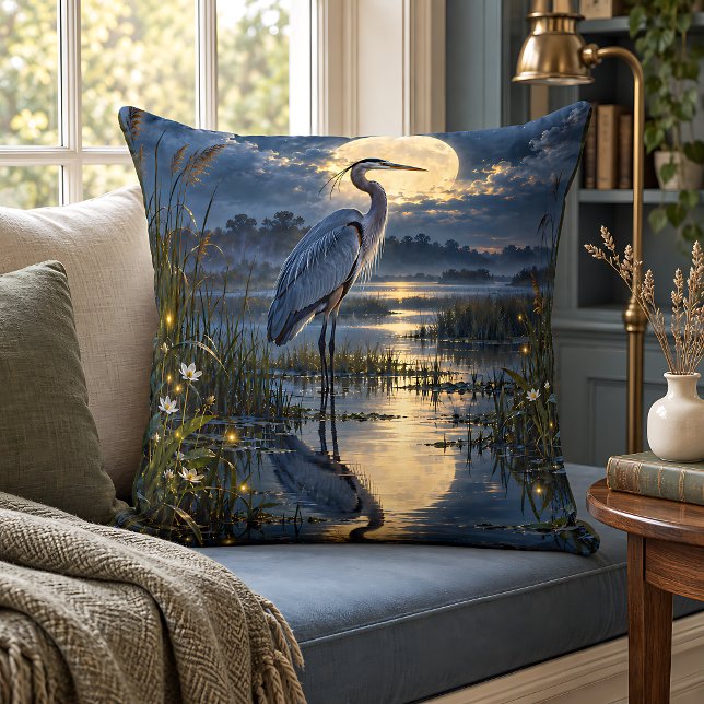 Månskin Blåhäger Våtmarks Eldflugor Natt Scen Kudde (Moonlit Blue Heron Wetland Fireflies Night Scene Throw Pillow)