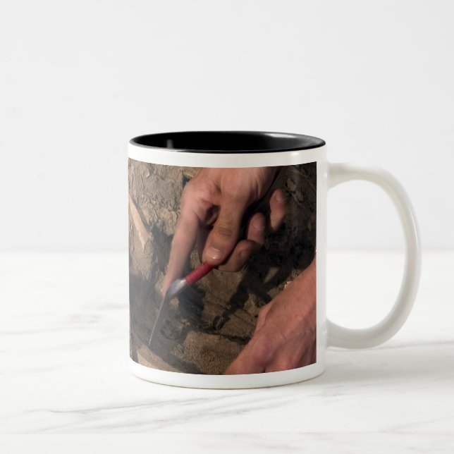 Mänskliga kvarlevor Två-Tonad mugg (Höger)