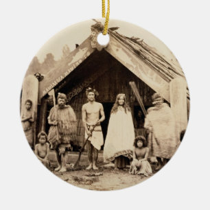 Maori familj som är nyazeeländsk, c.1880s julgransprydnad keramik