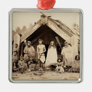 Maori familj som är nyazeeländsk, c.1880s julgransprydnad metall