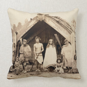 Maori familj som är nyazeeländsk, c.1880s kudde