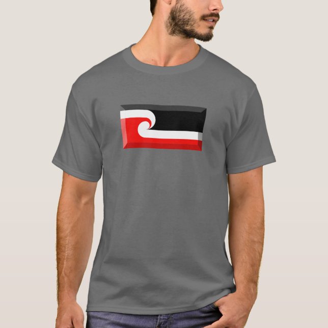 Maori flaggajuvel tee (Framsida)