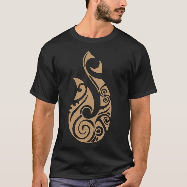 Maori Hei Matau Fishkrok Tattoo Gift Idea T Shirt (Framsida)