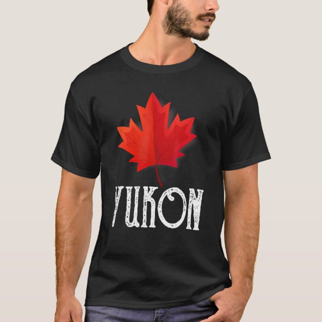 Maple Leaf Canada Flag Yukon Canada T Shirt (Framsida)